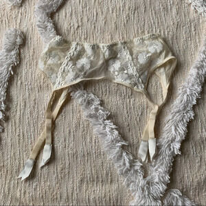 NWT Chantelle Ivory Garter Belt